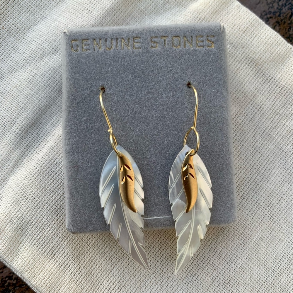 ✨ SOLD - Stunning Mother of Pearl 14k Drop Earrings (NWT) - Picture 1 of 9
